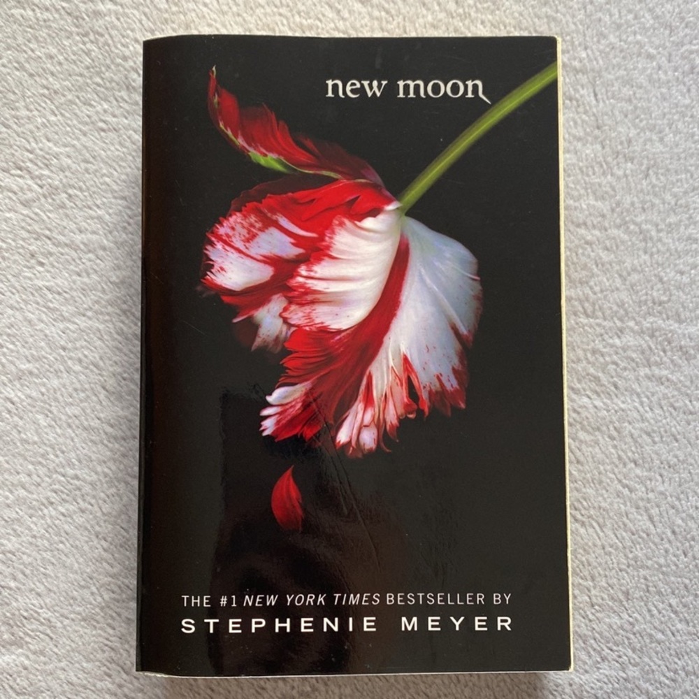 5/$25 🎆 Paperback Twilight: New Moon by Stephenie Meyer